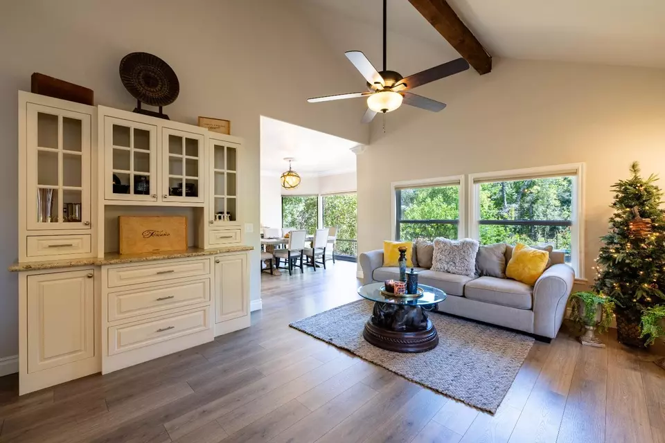 Living - 5312 Tall Oak Ln, Fair Oaks, CA 95628 photo 3 of 6