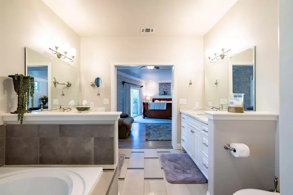 Bath - 5312 Tall Oak Ln, Fair Oaks, CA 95628 photo 6 of 6