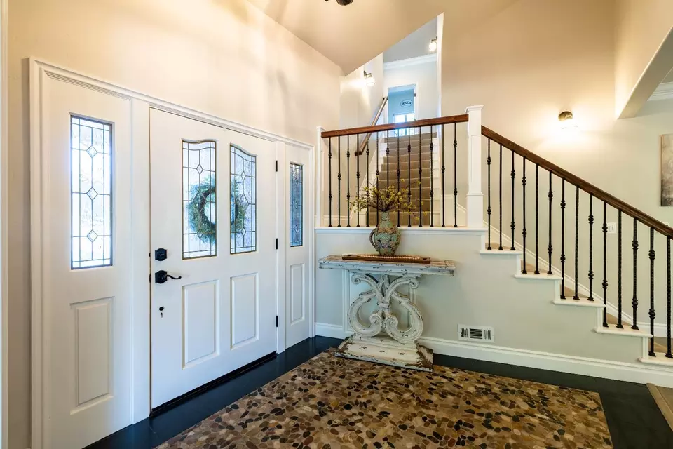 Entry Way - 5312 Tall Oak Ln, Fair Oaks, CA 95628 photo 1 of 2