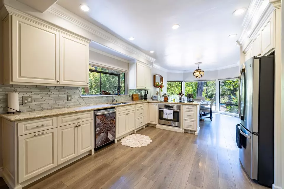 Kitchen - 5312 Tall Oak Ln, Fair Oaks, CA 95628 photo 3 of 5