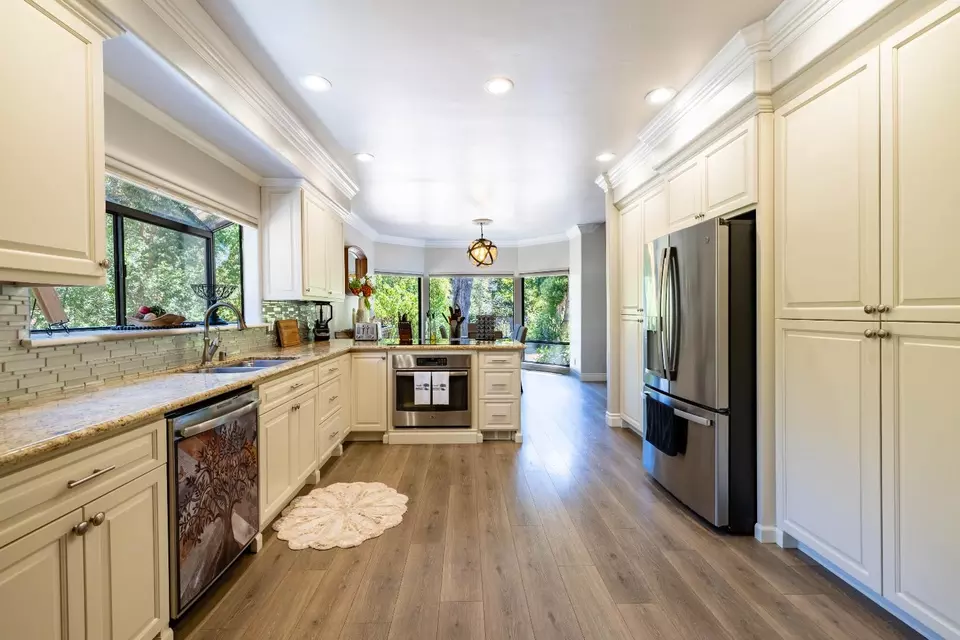 Kitchen - 5312 Tall Oak Ln, Fair Oaks, CA 95628 photo 4 of 5