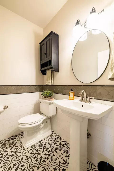 Bath - 5312 Tall Oak Ln, Fair Oaks, CA 95628 photo 1 of 6