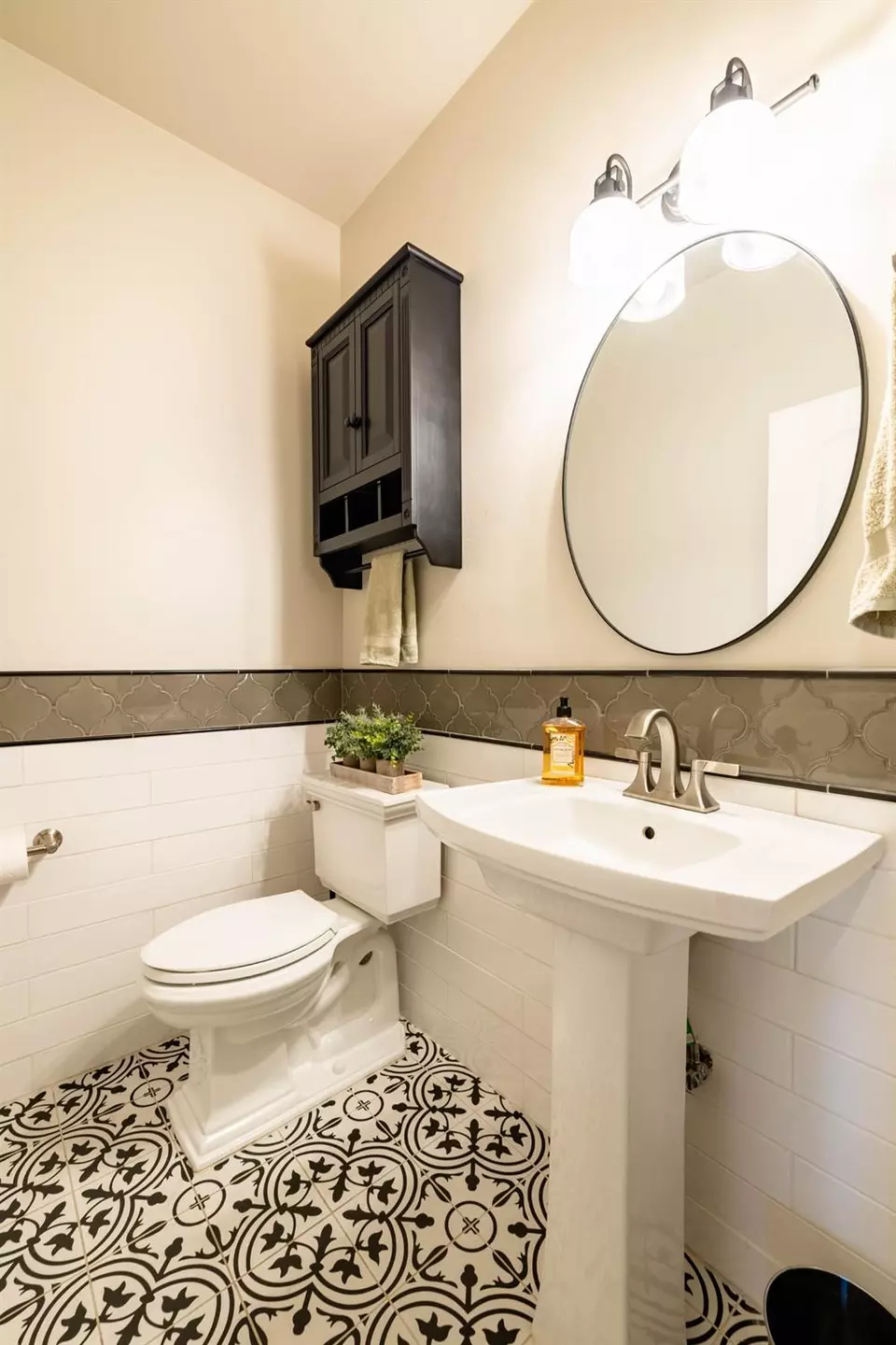 Bath - 5312 Tall Oak Ln, Fair Oaks, CA 95628 photo 1 of 6