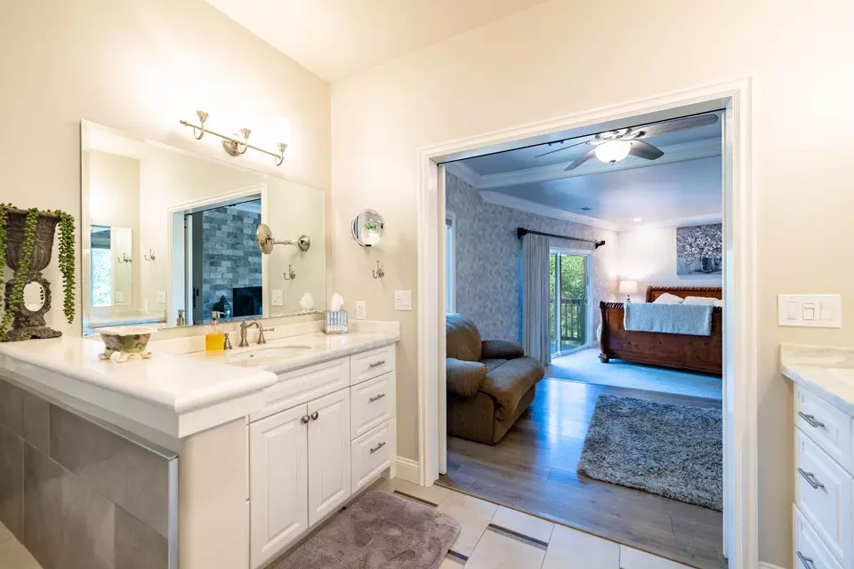 Bath - 5312 Tall Oak Ln, Fair Oaks, CA 95628 photo 5 of 6