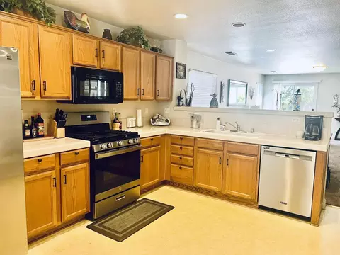 Kitchen - 321 Condor Ct, Patterson, CA 95363 photo 1 of 3
