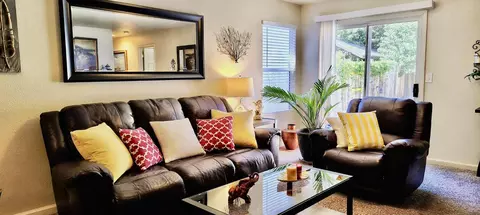 Living - 321 Condor Ct, Patterson, CA 95363 photo 2 of 2