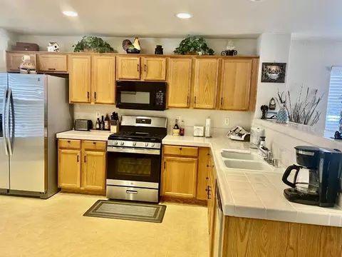 Kitchen - 321 Condor Ct, Patterson, CA 95363 photo 2 of 3
