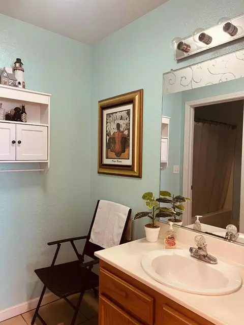 Bath - 321 Condor Ct, Patterson, CA 95363 photo 2 of 3