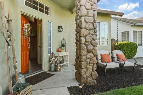 305 Van Dyken Way, Ripon, CA 95366 photo 2