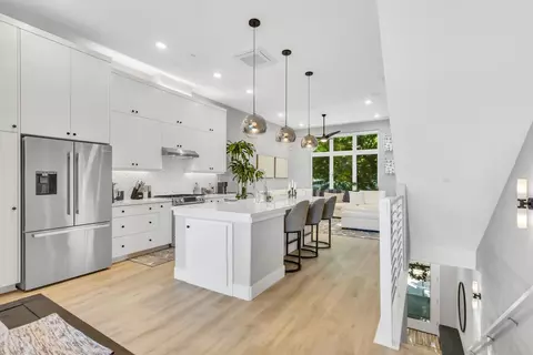 1704 20th St, Sacramento, CA 95811