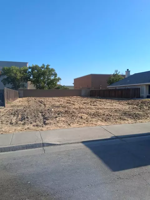 2215 Canal Farm Ln, Los Banos, CA 93635