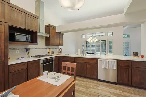 Kitchen - 2487 Macarthur Pkwy, Lodi, CA 95242 photo 5 of 6