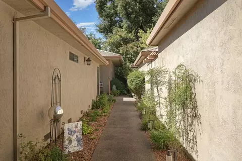 Exterior - 2487 Macarthur Pkwy, Lodi, CA 95242 photo 5 of 16