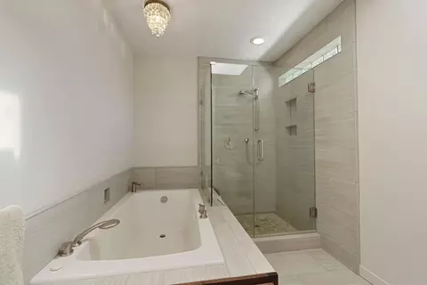 Bath - 2487 Macarthur Pkwy, Lodi, CA 95242 photo 3 of 6