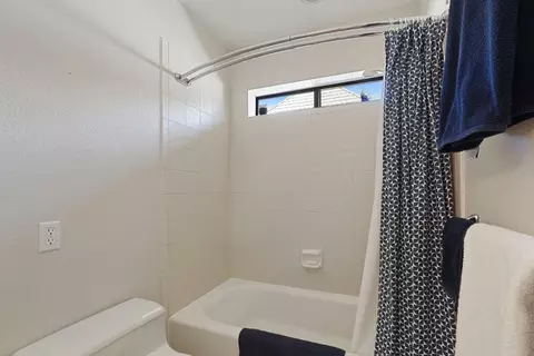 Bath - 2487 Macarthur Pkwy, Lodi, CA 95242 photo 6 of 6