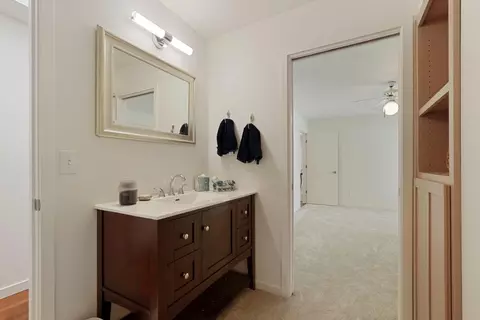 Bath - 2487 Macarthur Pkwy, Lodi, CA 95242 photo 5 of 6