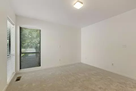 Bedroom - 2487 Macarthur Pkwy, Lodi, CA 95242 photo 5 of 6
