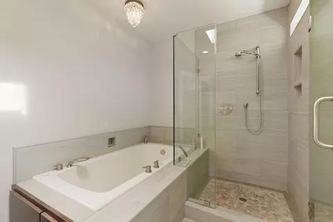 Bath - 2487 Macarthur Pkwy, Lodi, CA 95242 photo 4 of 6