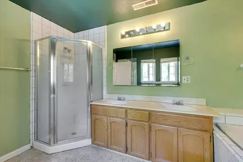 Bath - 12986 S Mack Rd, Grass Valley, CA 95949 photo 2 of 5