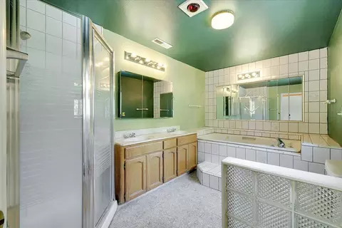 Bath - 12986 S Mack Rd, Grass Valley, CA 95949 photo 1 of 5