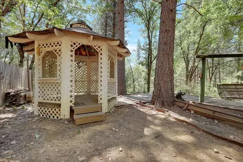 Exterior - 12986 S Mack Rd, Grass Valley, CA 95949 photo 19 of 33