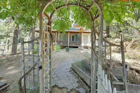 Exterior - 12986 S Mack Rd, Grass Valley, CA 95949 photo 20 of 33