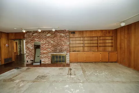 Living - 901 Yale Ave, Modesto, CA 95350 photo 4 of 13