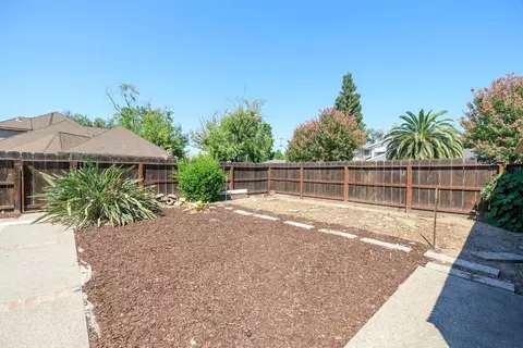 Exterior - 901 Yale Ave, Modesto, CA 95350 photo 15 of 16