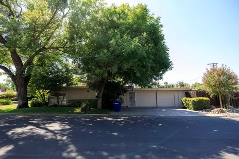 Exterior - 901 Yale Ave, Modesto, CA 95350 photo 4 of 16