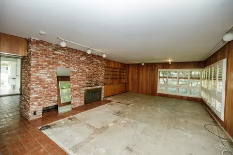 Living - 901 Yale Ave, Modesto, CA 95350 photo 3 of 13
