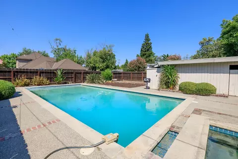 Exterior - 901 Yale Ave, Modesto, CA 95350 photo 9 of 16