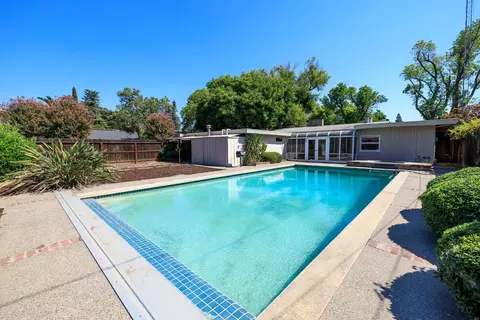 Exterior - 901 Yale Ave, Modesto, CA 95350 photo 11 of 16