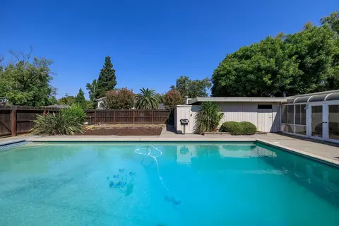 Exterior - 901 Yale Ave, Modesto, CA 95350 photo 10 of 16