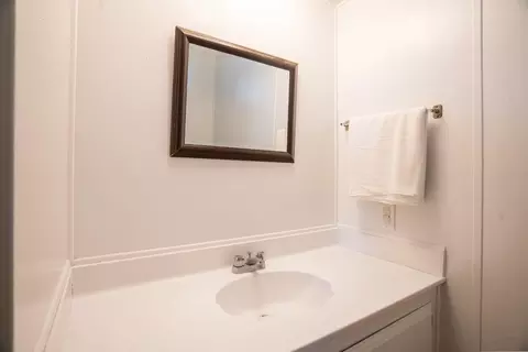 Bath - 4812 Esmar Rd #12, Ceres, CA 95307 photo 5 of 5