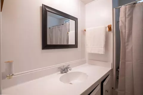 Bath - 4812 Esmar Rd #12, Ceres, CA 95307 photo 1 of 5
