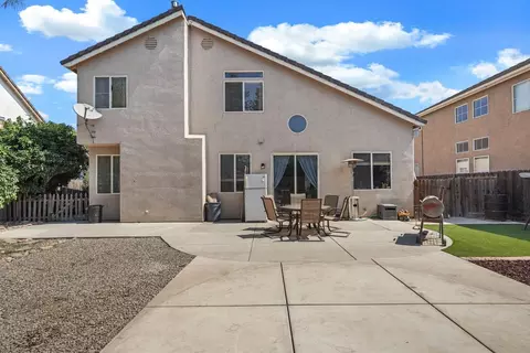 Exterior - 924 Dancer Way, Turlock, CA 95382 photo 8 of 16
