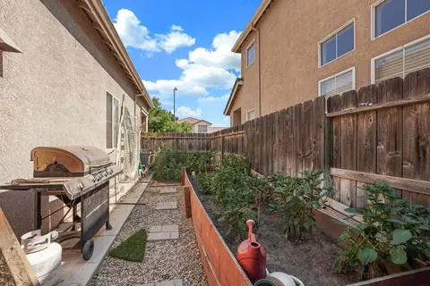 Exterior - 924 Dancer Way, Turlock, CA 95382 photo 14 of 16