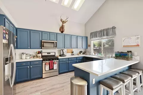 Kitchen - 924 Dancer Way, Turlock, CA 95382 photo 2 of 5