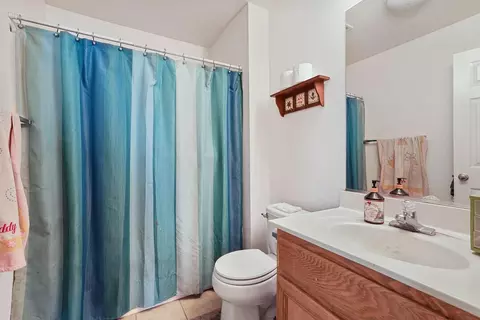 Bath - 924 Dancer Way, Turlock, CA 95382 photo 2 of 5