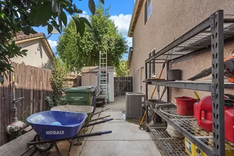 Exterior - 924 Dancer Way, Turlock, CA 95382 photo 15 of 16