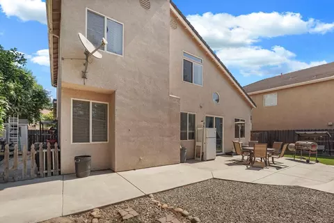 Exterior - 924 Dancer Way, Turlock, CA 95382 photo 11 of 16