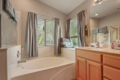 Bath - 924 Dancer Way, Turlock, CA 95382 photo 5 of 5