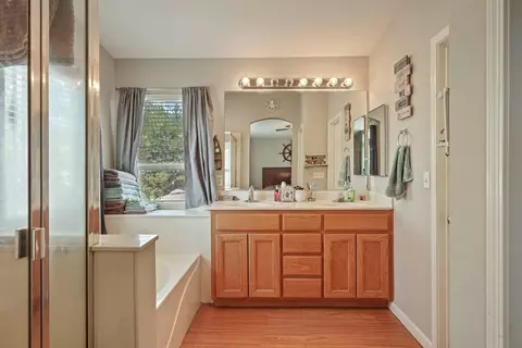Bath - 924 Dancer Way, Turlock, CA 95382 photo 3 of 5
