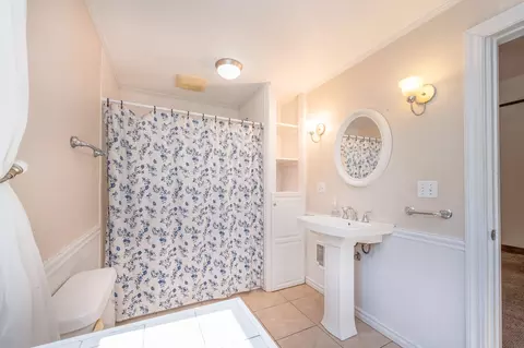 Bath - 901 Union St, Placerville, CA 95667 photo 2 of 6