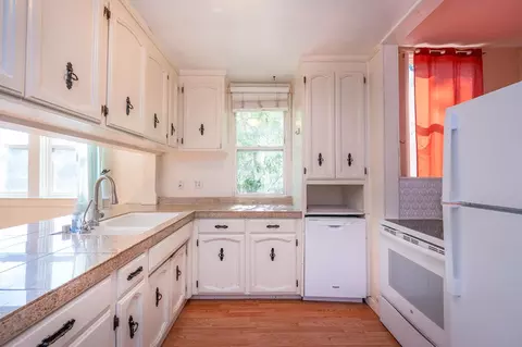 Kitchen - 901 Union St, Placerville, CA 95667 photo 4 of 5