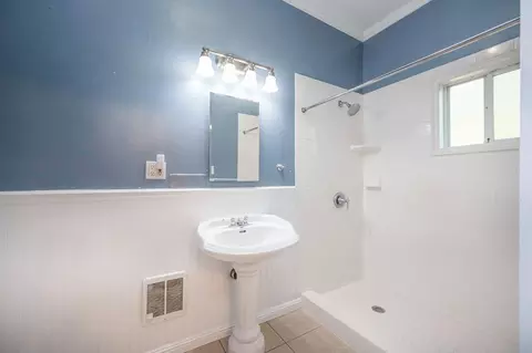 Bath - 901 Union St, Placerville, CA 95667 photo 3 of 6