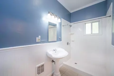 Bath - 901 Union St, Placerville, CA 95667 photo 4 of 6