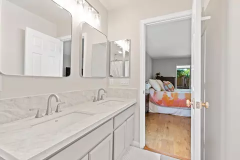 Bath - 1772 Cheryl Ct, Ripon, CA 95366 photo 4 of 5