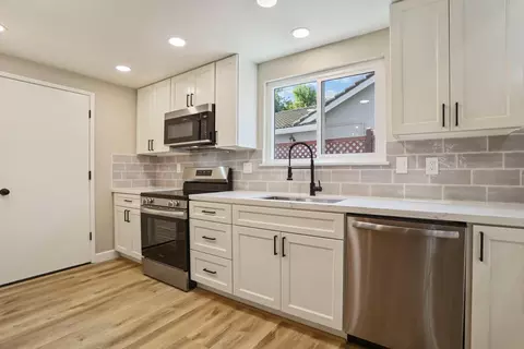 Kitchen - 1891 S Central Ave, Tracy, CA 95376 photo 3 of 4