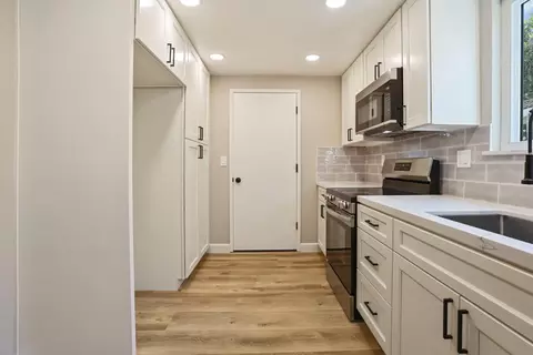Kitchen - 1891 S Central Ave, Tracy, CA 95376 photo 2 of 4